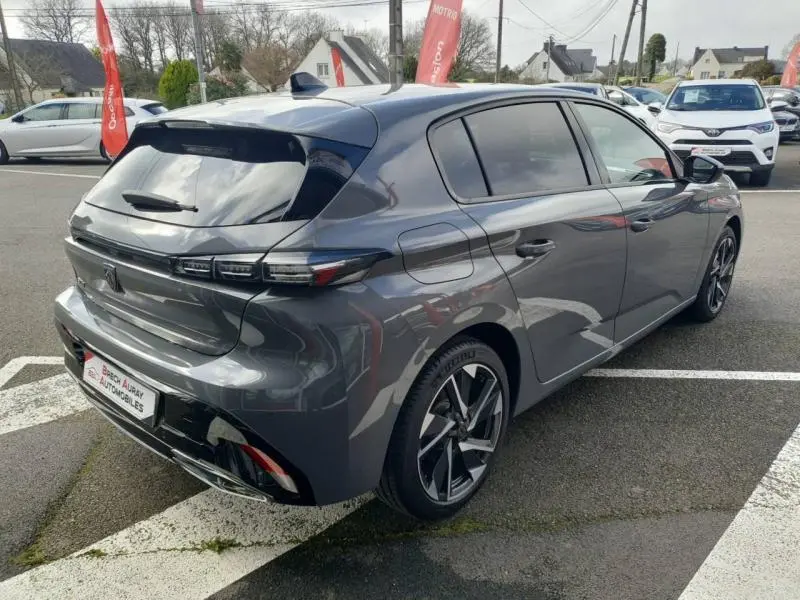 PEUGEOT 308 gris Sélénium vue 3/4 arrière droit avec vitres surteintées et jantes alliage modernes
