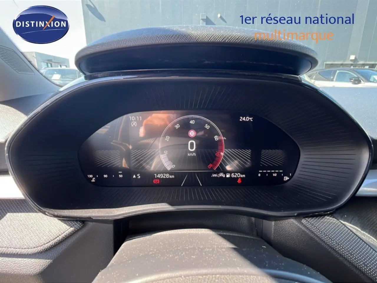 Tableau de bord numérique de la Skoda Fabia 2025, affichant la vitesse et les informations de conduite en intérieur.