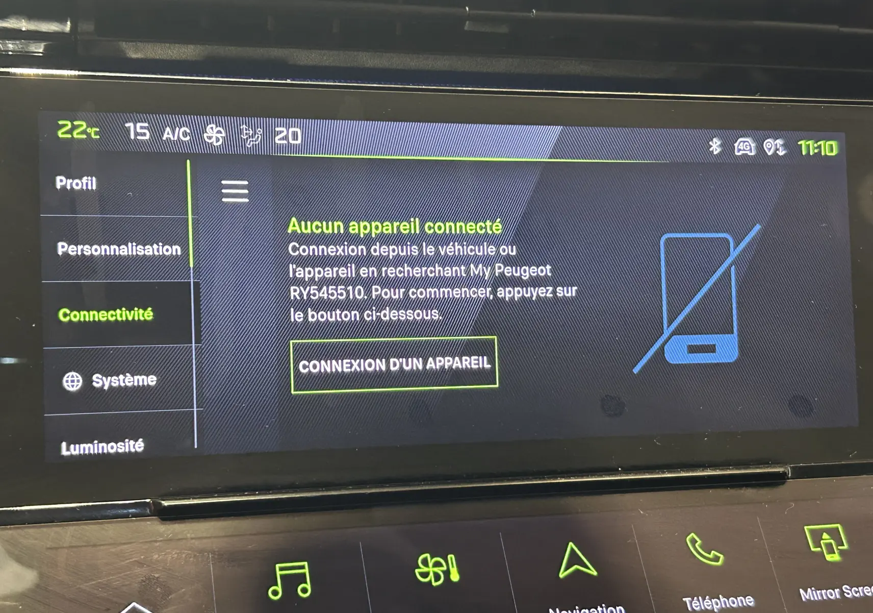 Écran tactile intérieur du Peugeot 308 SW III GT BlueHDi 130 affichant le menu connectivité et la connexion d'appareil