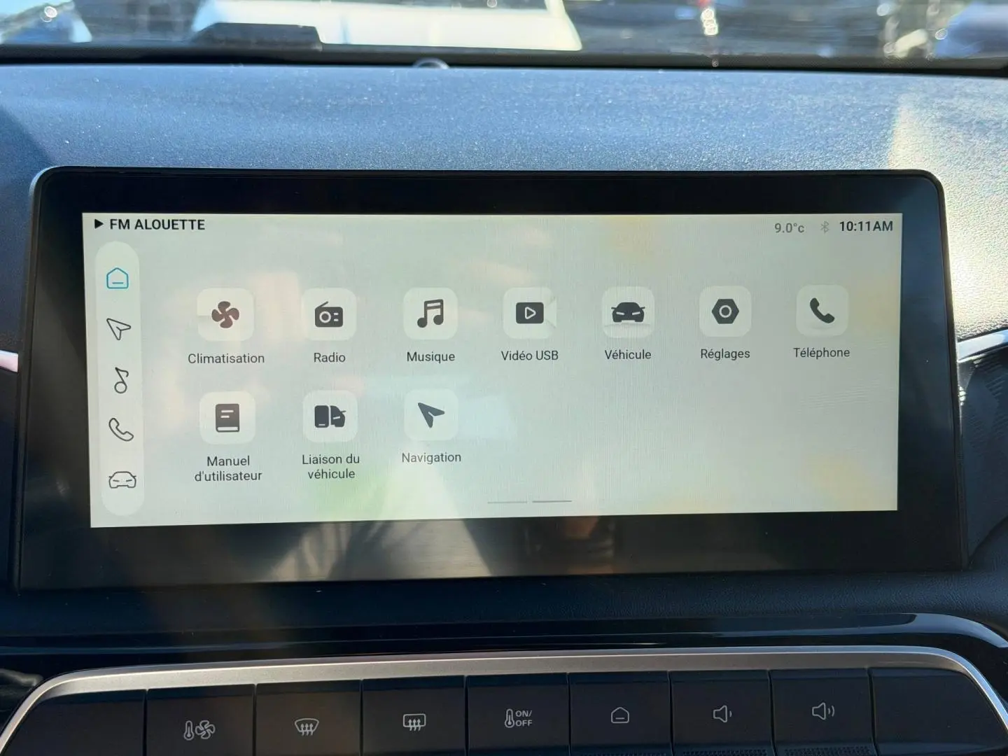 Écran tactile central du tableau de bord de la MG3 1.5 Hybrid+ 195ch Comfort, interface multimédia affichée.