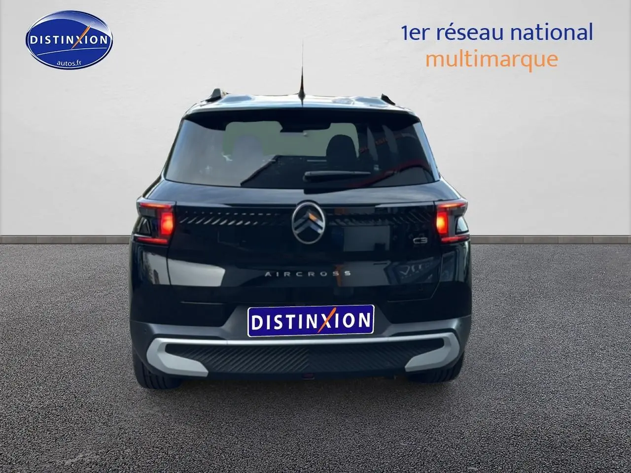 Vue arrière du Citroën C3 Aircross noir 2025 avec feux LED et logo distinctif au centre du hayon.