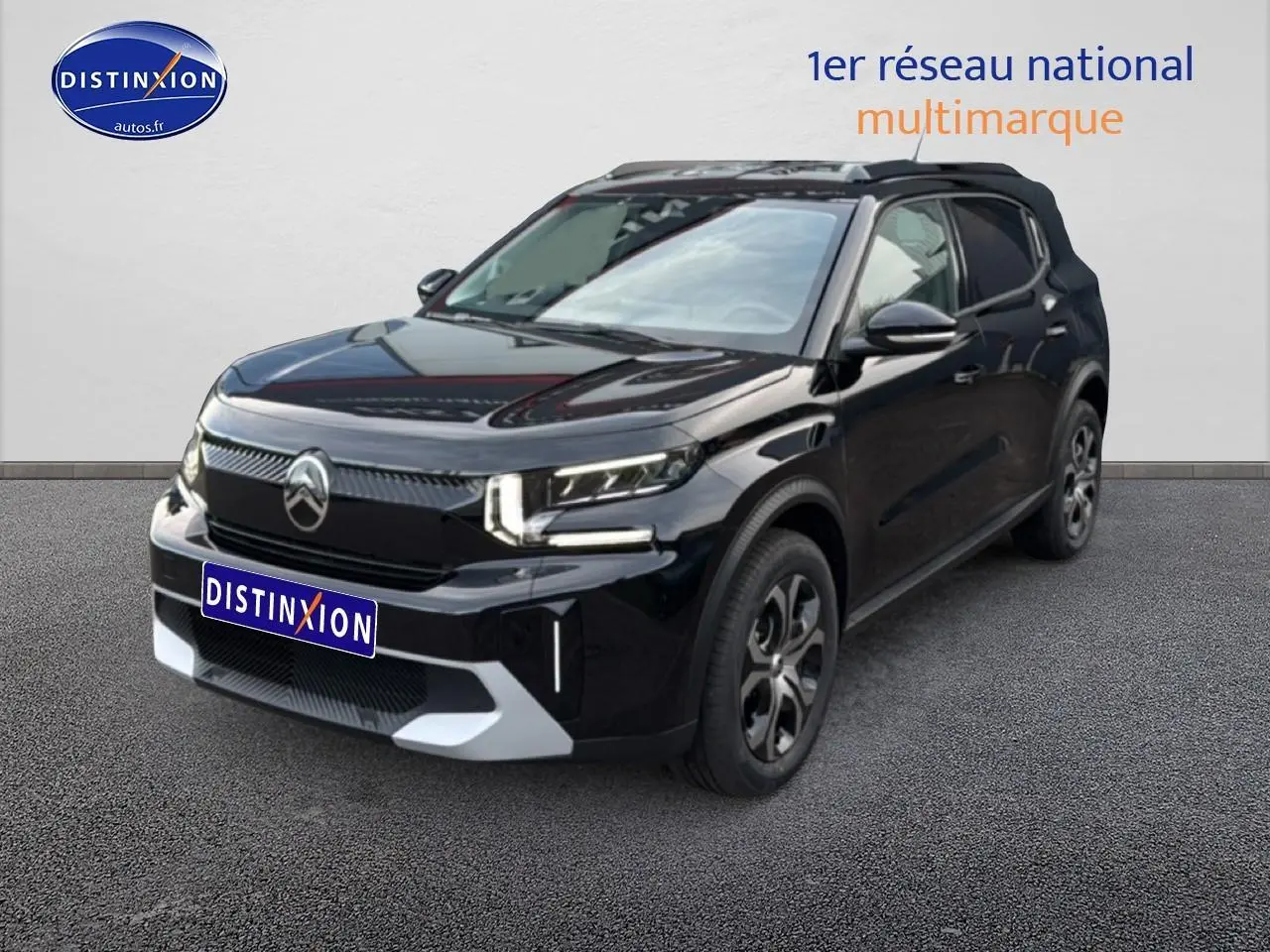 Citroën C3 Aircross noir vue 3/4 avant droit, avec jantes spécifiques et calandre moderne distinctive.