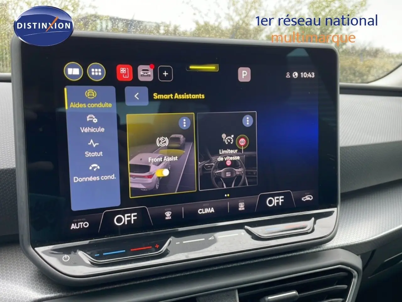 Écran tactile intérieur du SEAT LEON 2.0 TDI 115CH STYLE XL 2025 affichant les assistants de conduite.