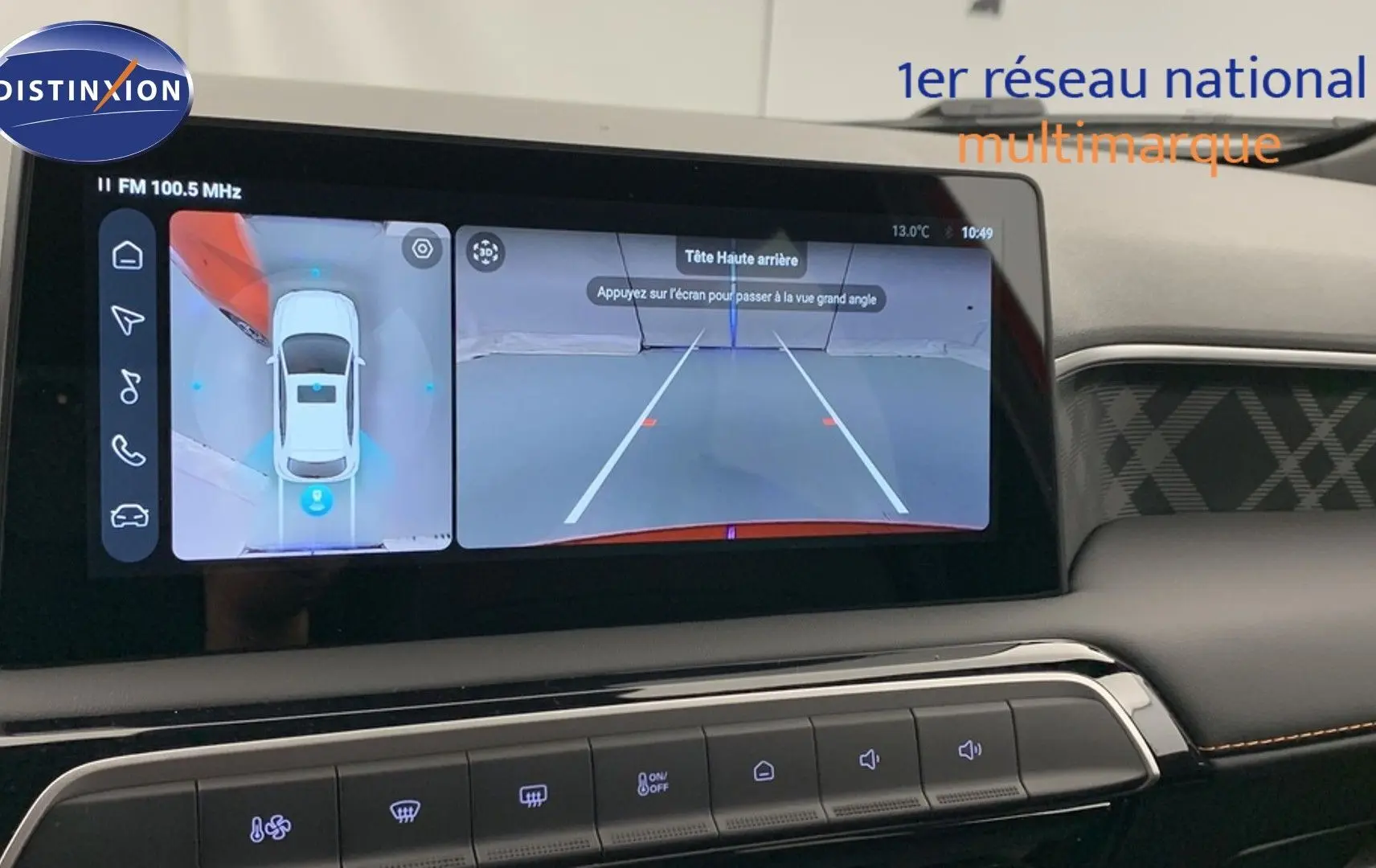 Vue rapprochée de l’écran tactile intérieur du MG3 2026 affichant la caméra 360 et la vue arrière en mode stationnement.