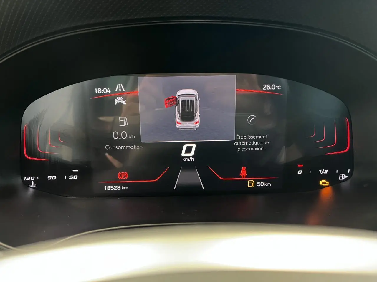 Combiné d'instruments digital du SEAT Arona 2024 affichant porte ouverte et vitesse à 0 km/h.