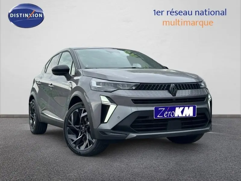 Renault Captur 2026 gris Cassiopée/noir étoilé en 3/4 avant droit, avec signature lumineuse distinctive esprit Alpine.