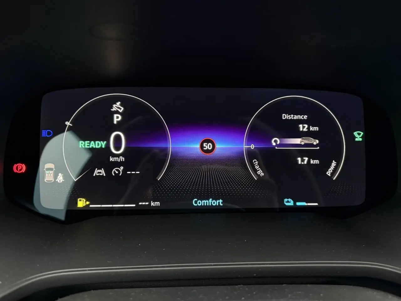 Tableau de bord numérique 10 pouces du Renault Captur blanc nacré, affichage mode Confort et aides à la conduite.