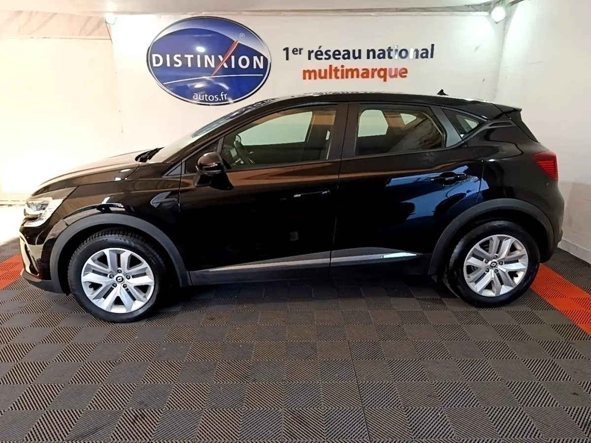 Profil côté gauche du Renault Captur Business TCe 140 noir, avec jantes alliage et rétroviseurs noirs brillants.