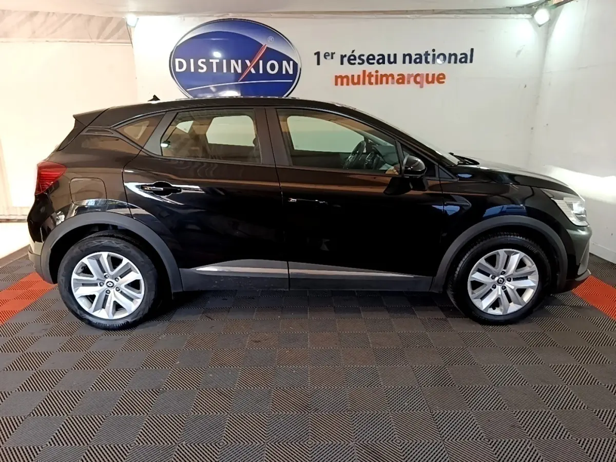 Profil droit d'un Renault Captur Business noir 2021, avec jantes alliage et rétroviseurs noirs brillants.