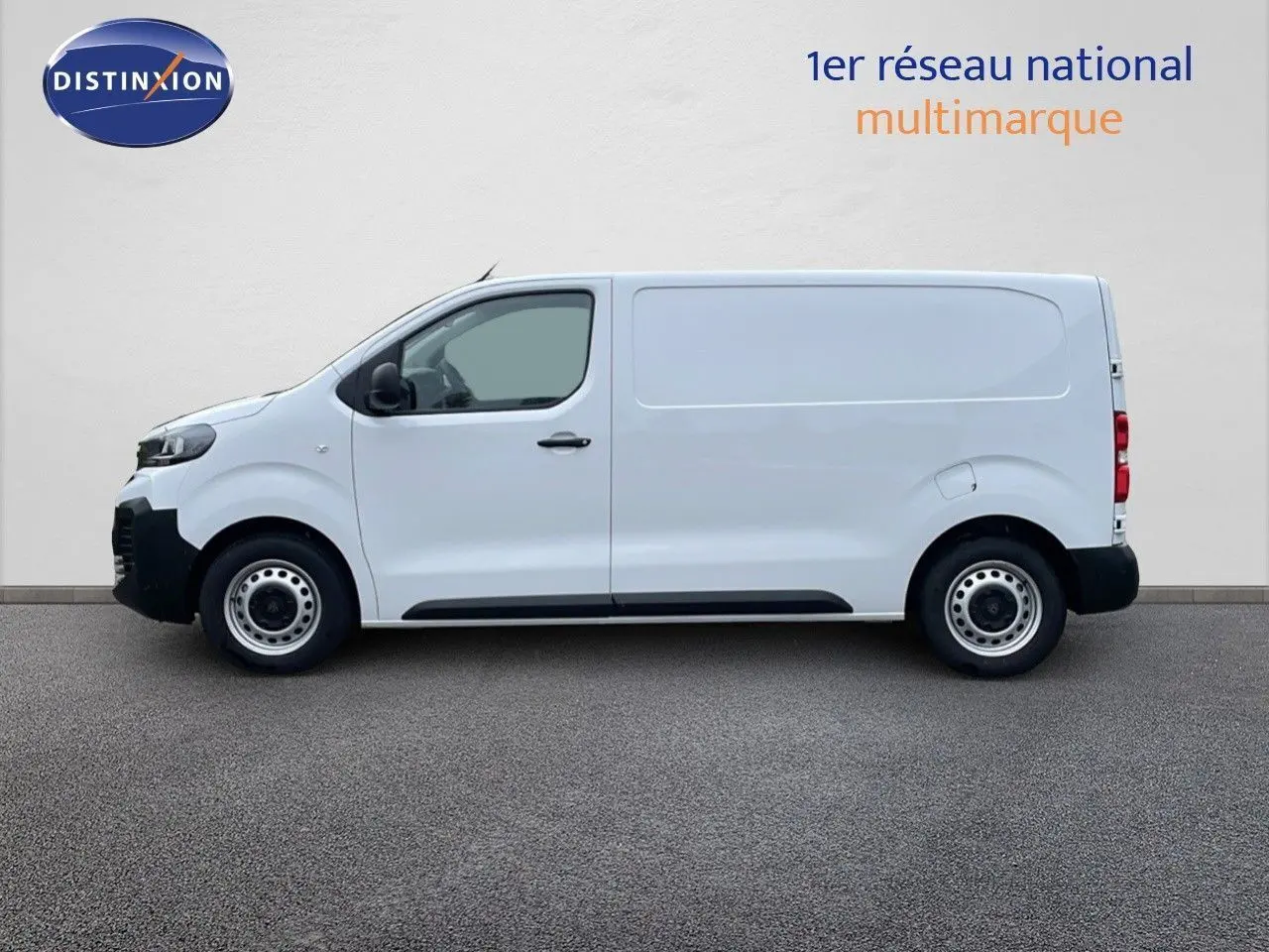 Peugeot Expert Fourgon blanc vu de profil côté gauche, fourgon utilitaire avec jantes acier et pare-chocs noirs.