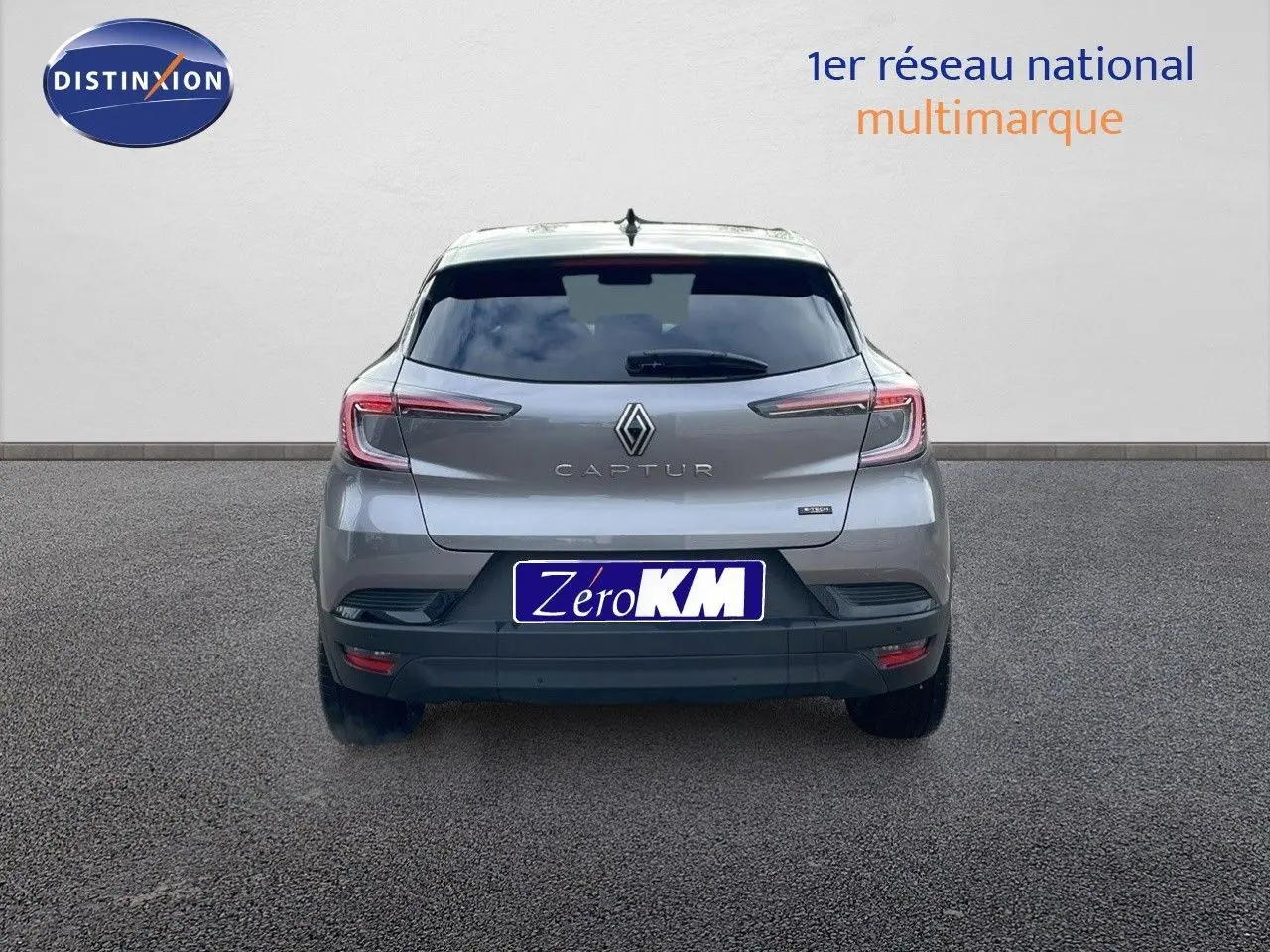 Vue arrière d'un Renault Captur gris Cassiopée métal avec toit noir, version hybride E-Tech 2025.