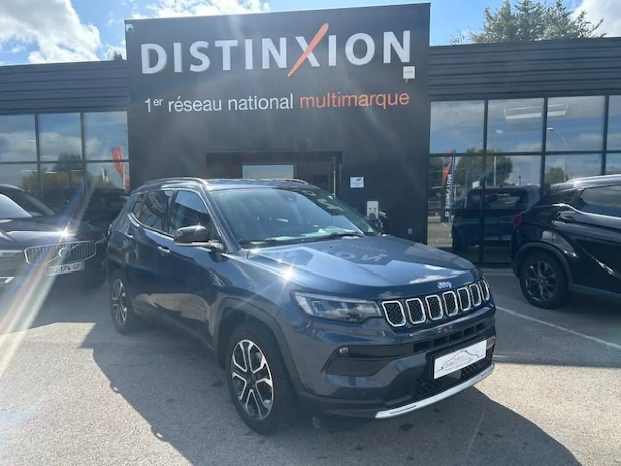 Jeep Compass II 1.3 GSE T4 130 Limited bleu métallisé en 3/4 avant avec jantes alliage 18 pouces.