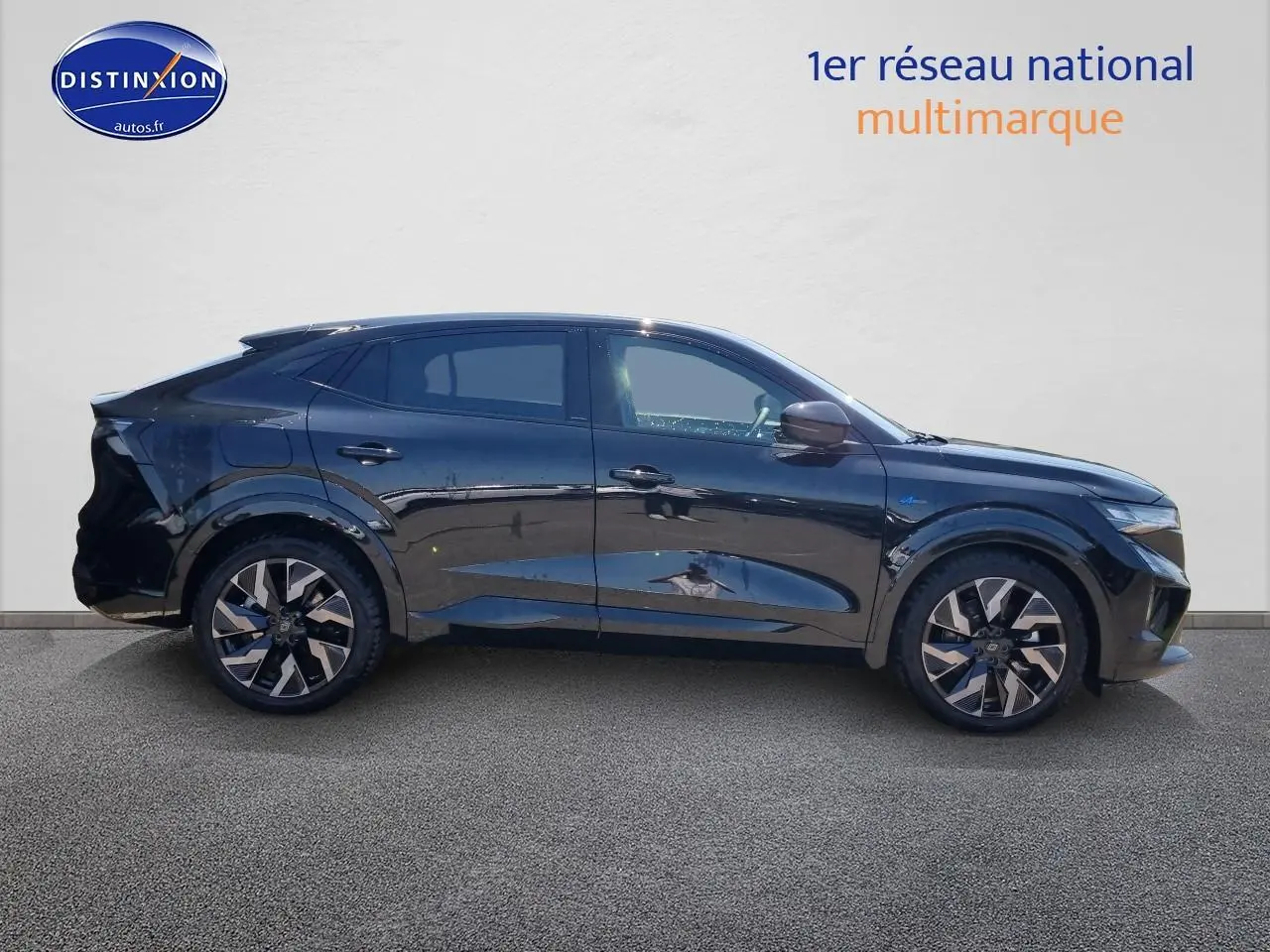Profil droit du Renault Rafale noir étoile 2025, SUV hybride avec jantes alu et vitres surteintées.