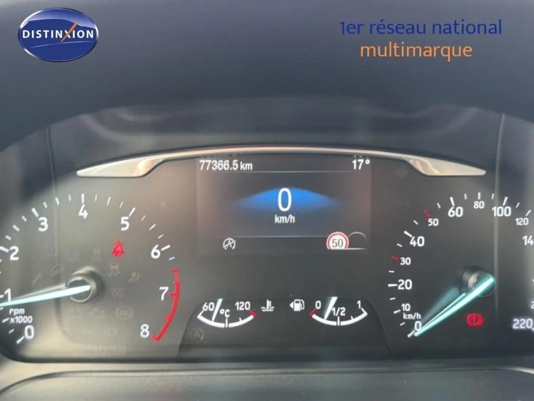 Tableau de bord numérique du Ford Puma 2020 affichant 77 366 km, vitesse à 0 km/h et température extérieure à 17°C.