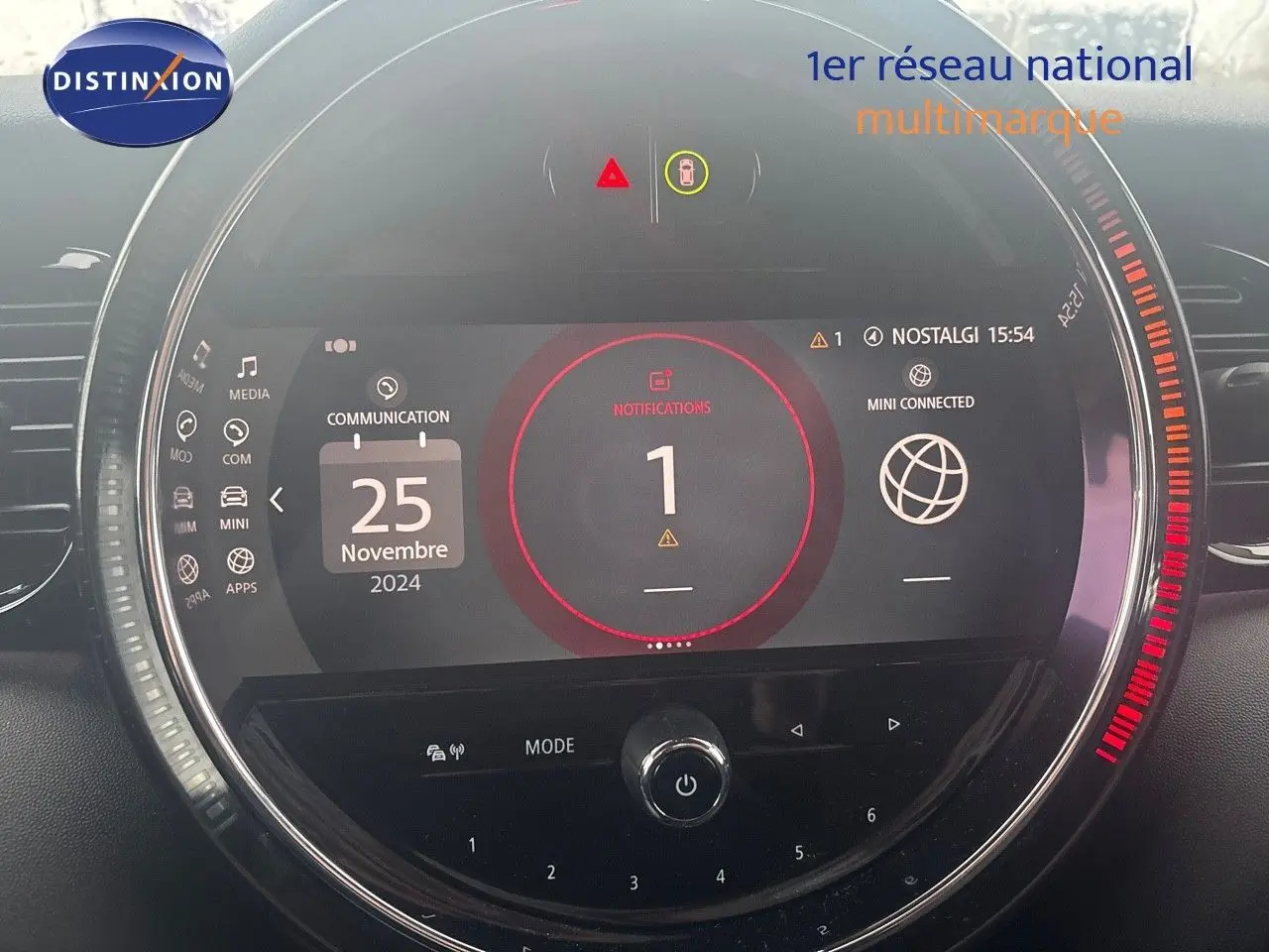 Affichage numérique circulaire du tableau de bord MINI 2023 avec notifications et date du 25 novembre visible