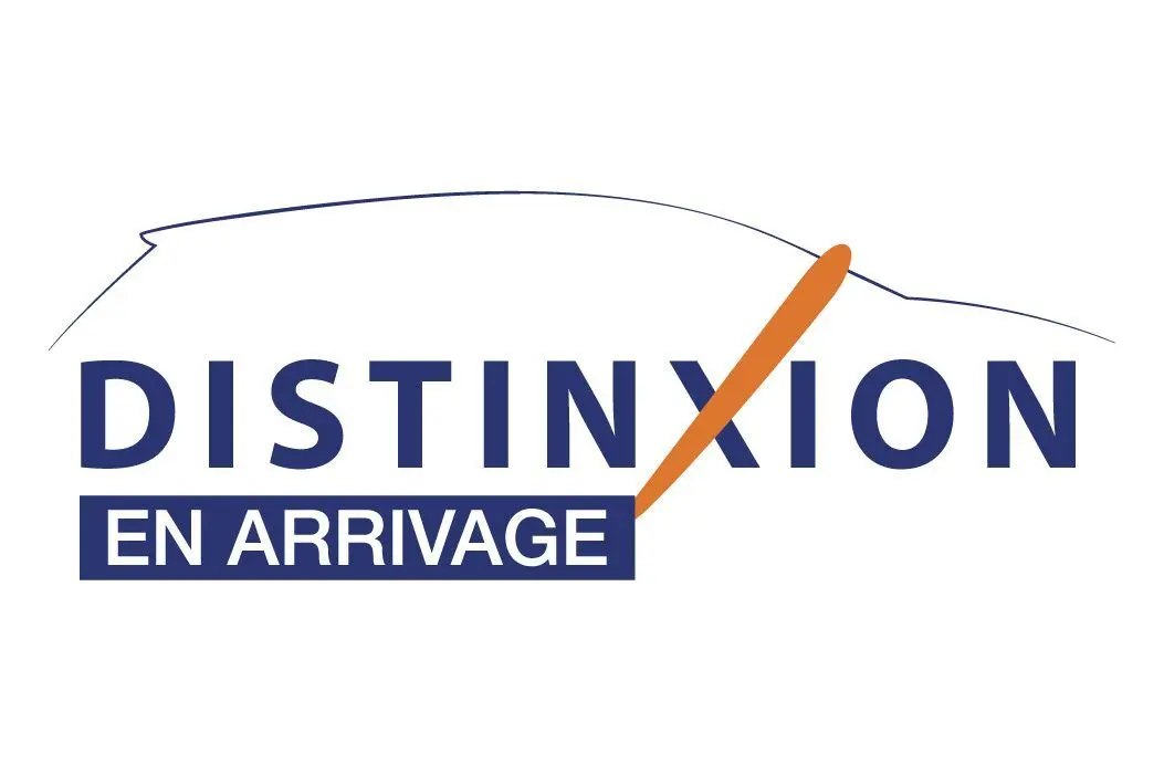 Logo Distinxion bleu et orange sur fond blanc avec mention "en arrivage" en bleu sous le nom.