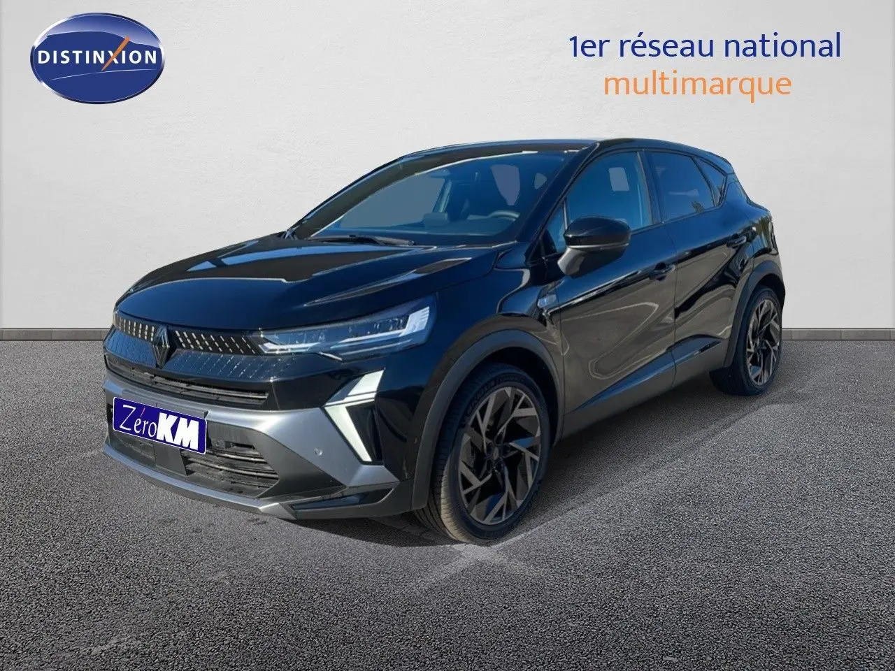 Renault Captur E-Tech hybride noir étoile métal en 3/4 avant droit avec jantes alliage noires distinctives.