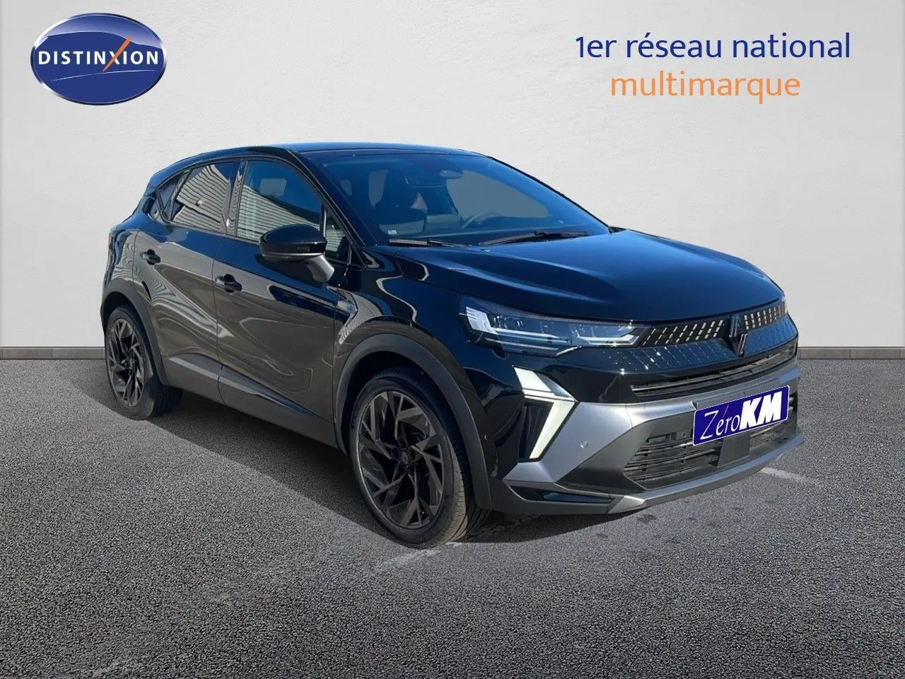 Renault Captur E-Tech hybride noir étoile métal en 3/4 avant droit avec jantes noires et calandre moderne