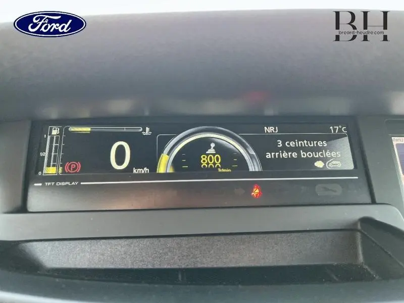 Tableau de bord numérique du Renault Grand Scenic noir étoilé, affichant vitesse, température et alertes sécurité.