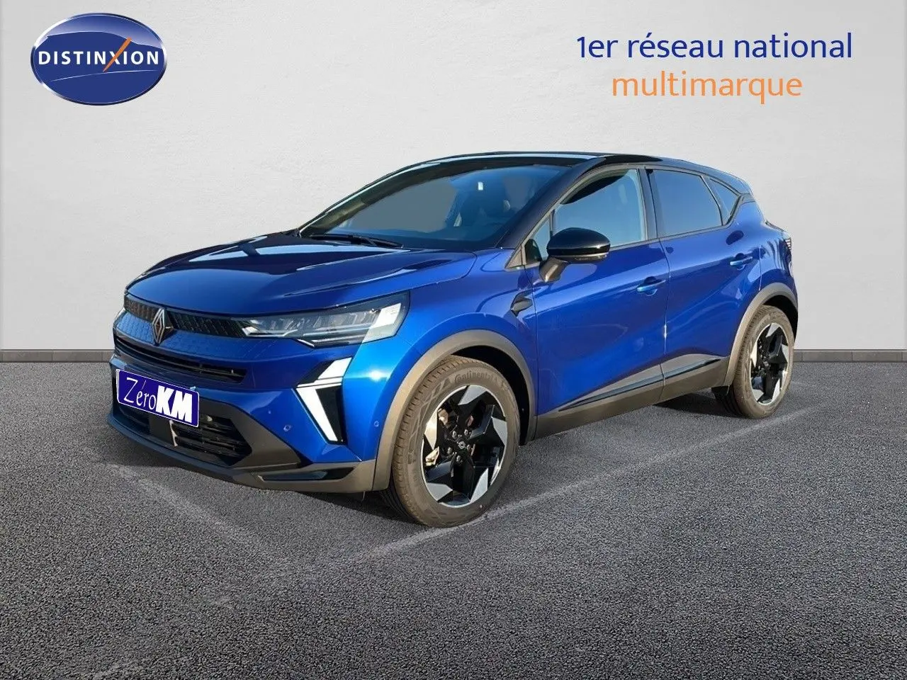 Renault Captur E-Tech hybride bleu Iron Metal avec toit noir, vue 3/4 avant droit sur fond neutre.
