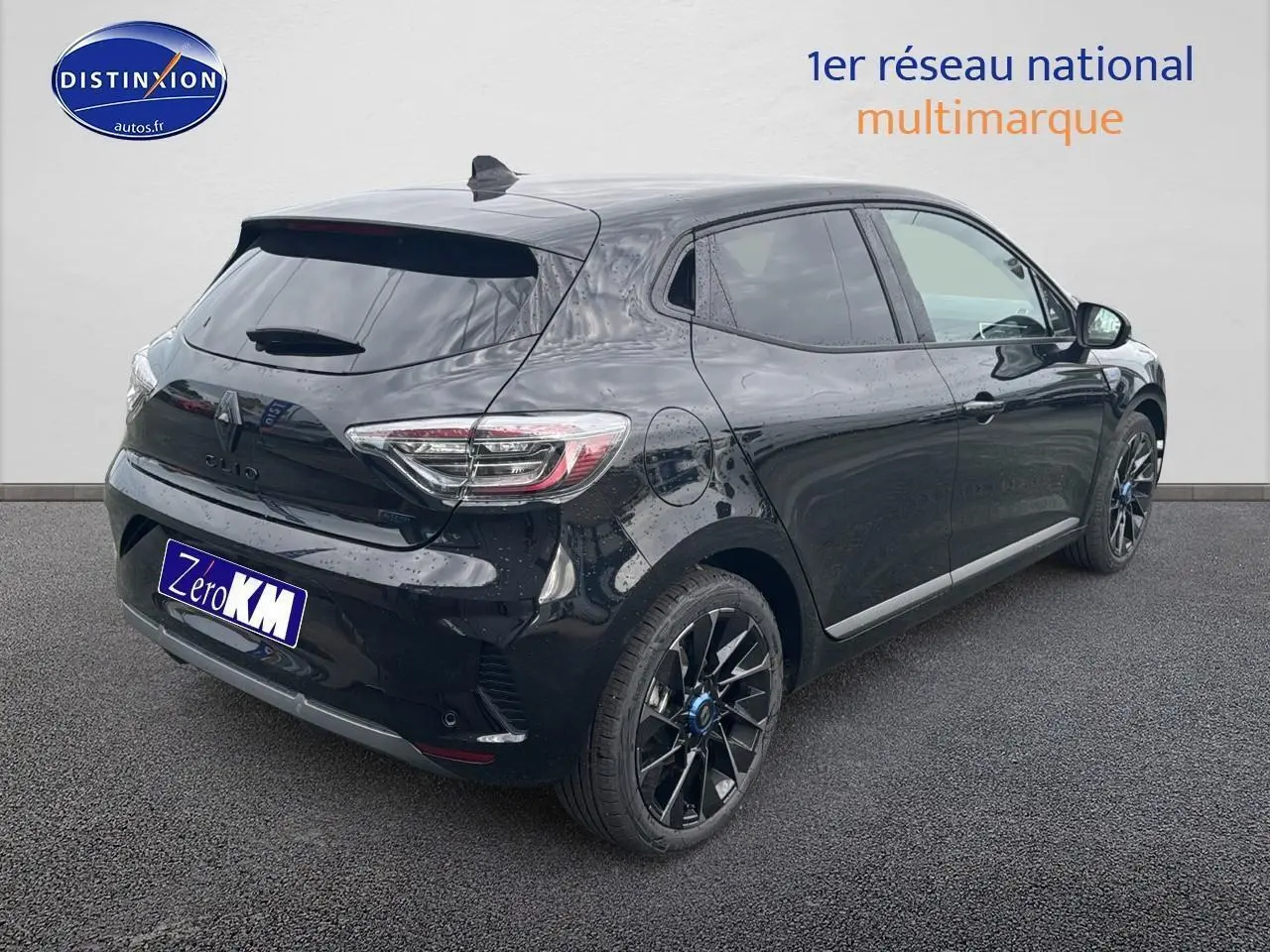 Renault Clio V noir étoile vue 3/4 arrière droit avec jantes alu esprit alpine et vitres surteintées