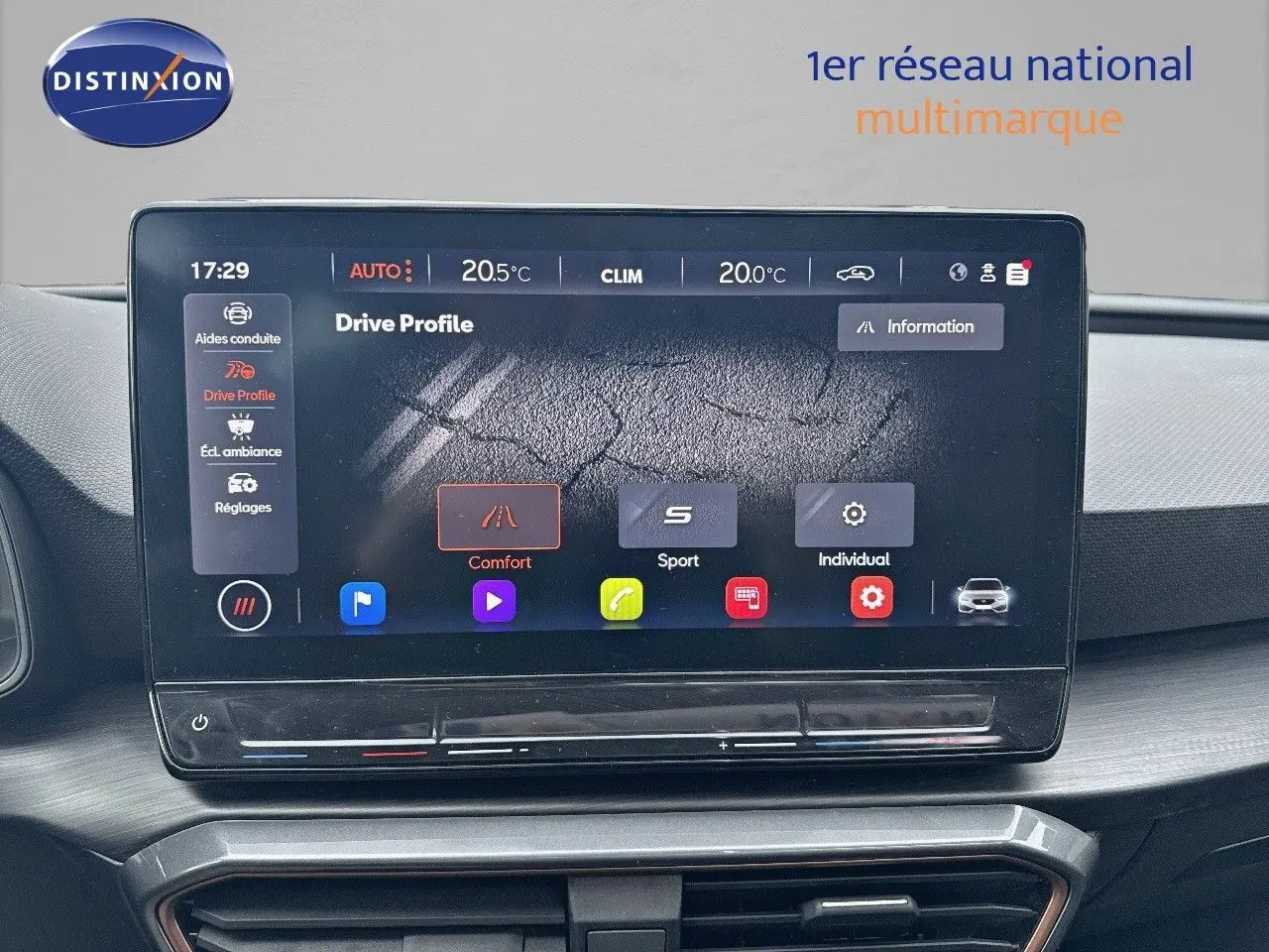 Écran tactile central du tableau de bord de la CUPRA LEON ST 1.5 ETSI gris magnétique, affichant les modes de conduite.
