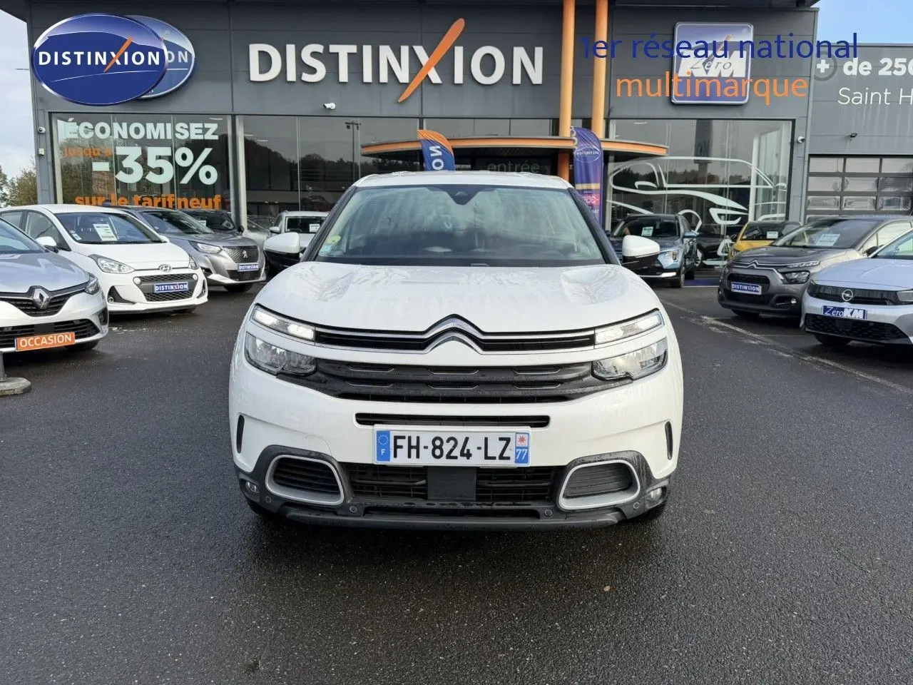 Vue frontale d'une Citroën C5 Aircross blanc nacré avec calandre noire et plaque "OCCASION" visible.