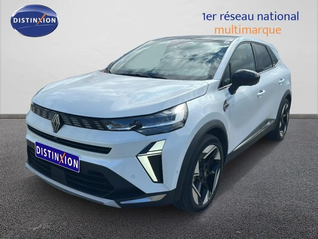 Vue 3/4 avant droit du Renault SYMBIOZ blanc 2025 avec jantes alliage 19 pouces et signature lumineuse distinctive.