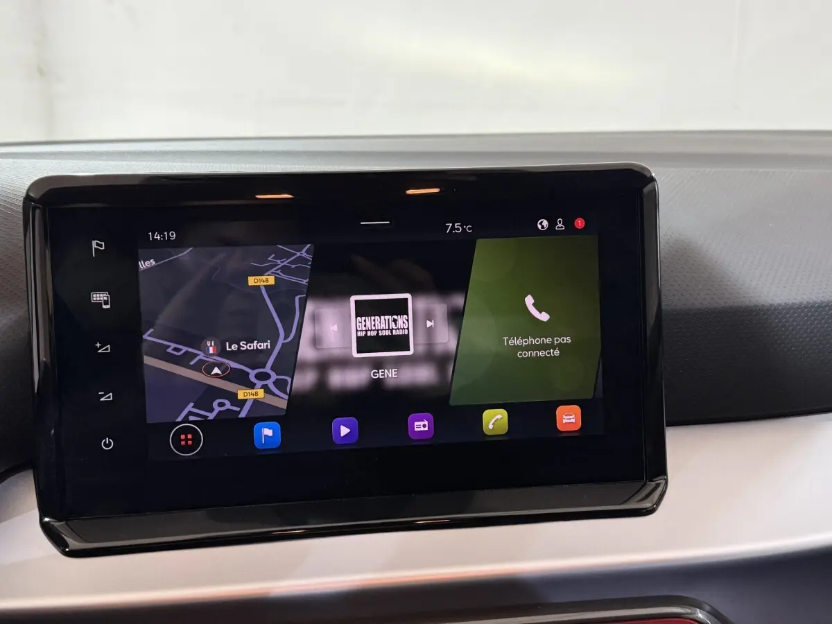 Écran tactile central 9,2 pouces du tableau de bord de la SEAT Ibiza 1.0 TSI 110 FR 2024, intérieur noir et gris.