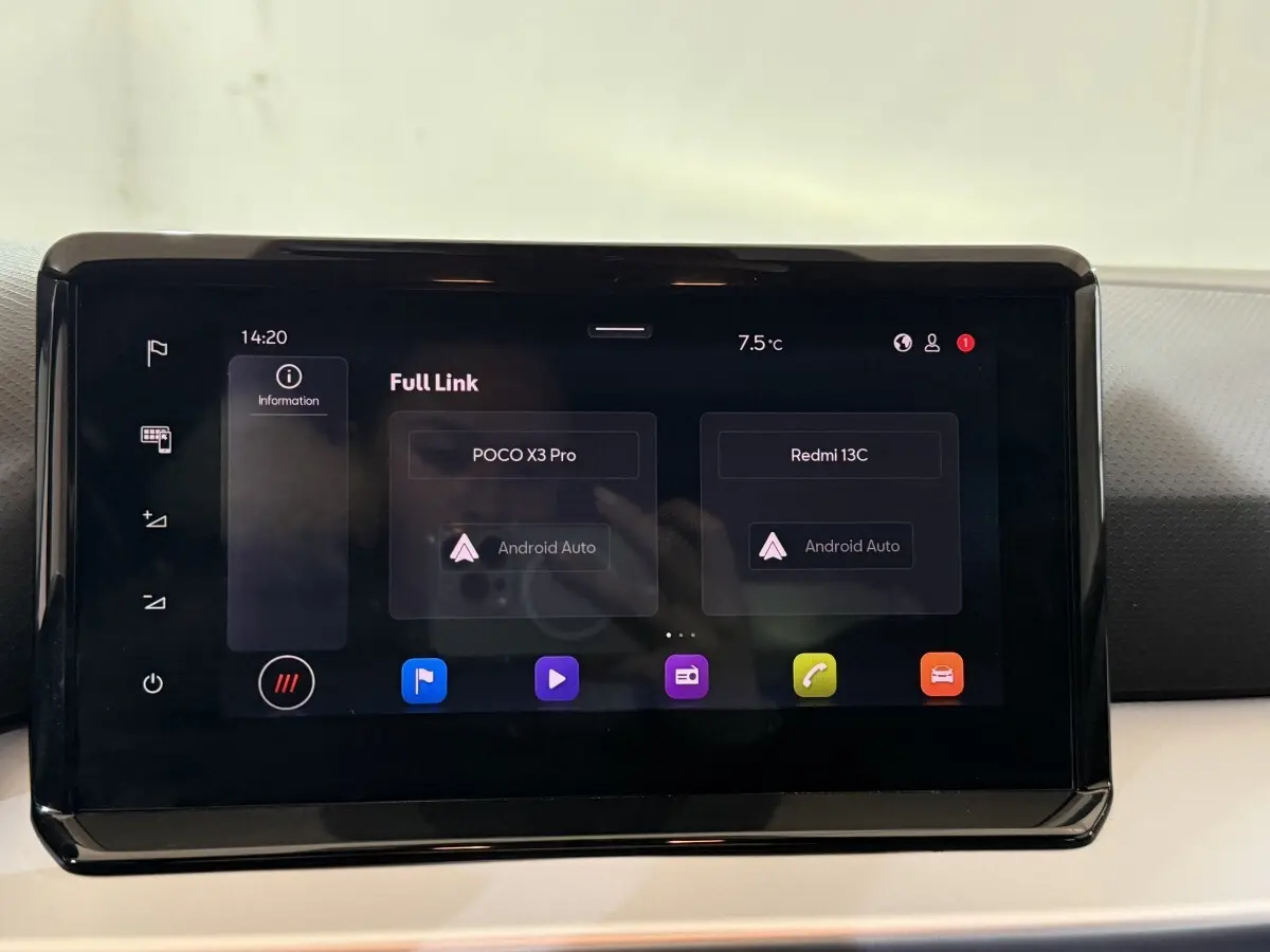 Écran tactile central du tableau de bord du SEAT Ibiza 1.0 TSI 110 FR 2024 affichant Android Auto et température extérieure.