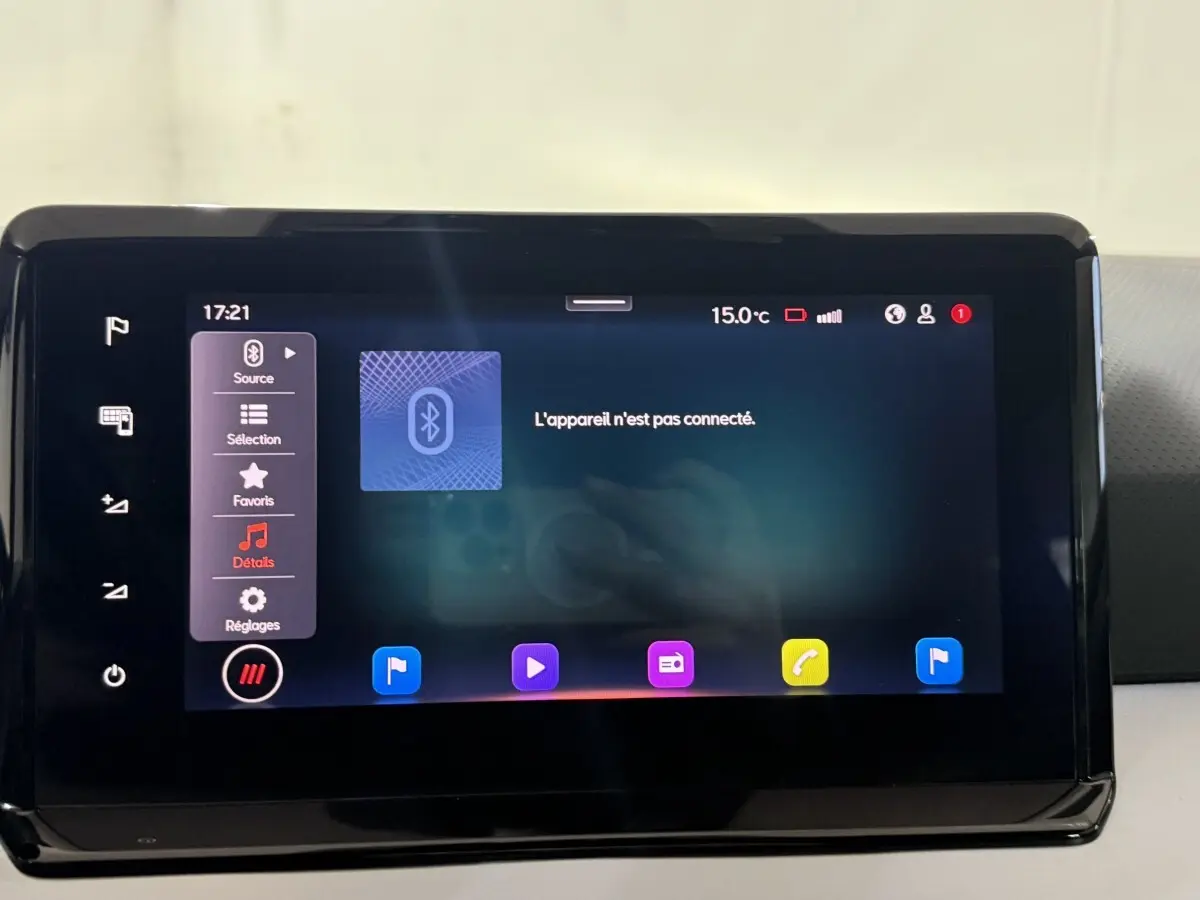 Écran tactile central de la SEAT Ibiza 2024 affichant le menu Bluetooth, vue frontale intérieure.