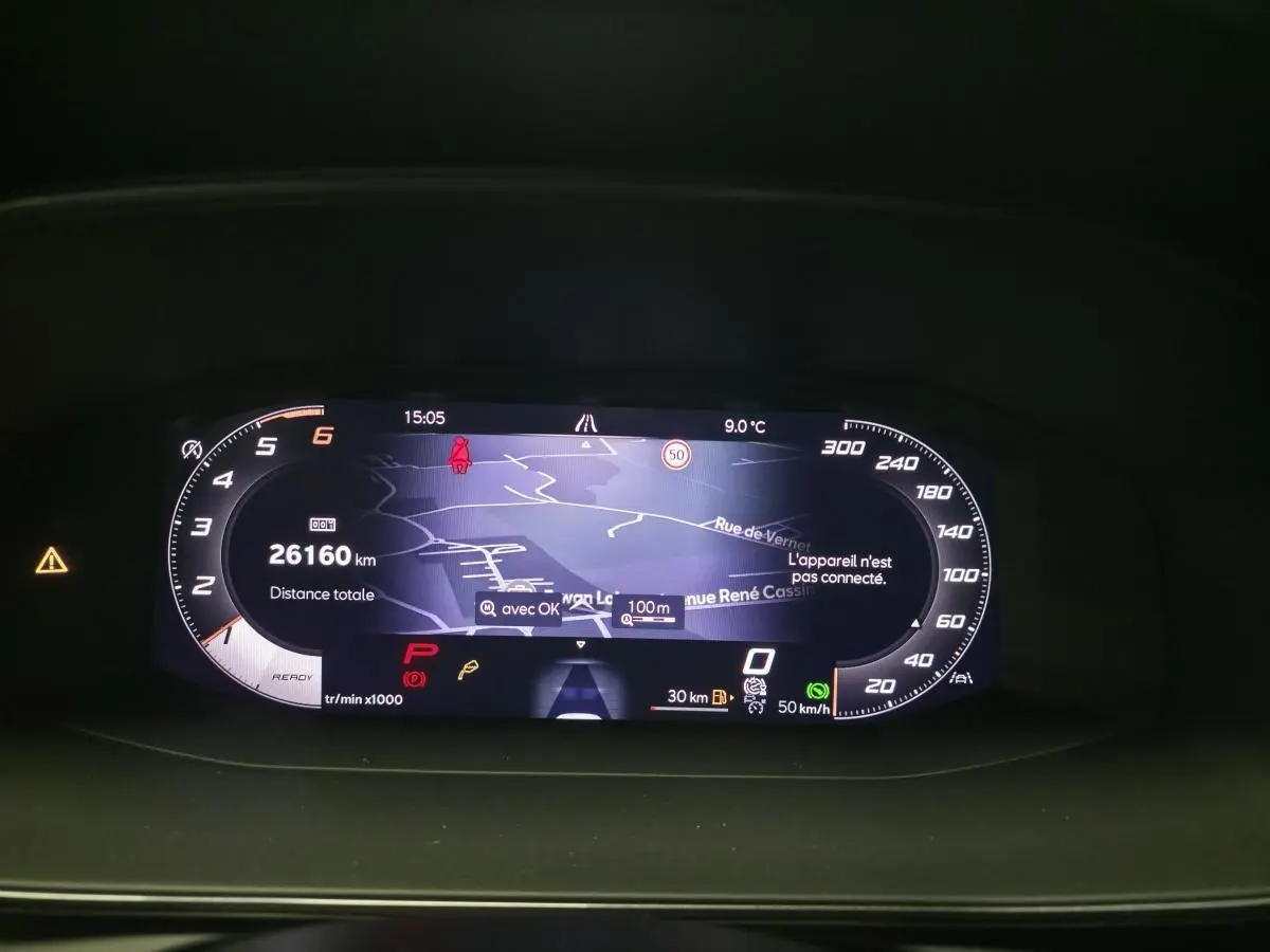 Combiné d'instruments digital du CUPRA Formentor 2.0 TDI 2025 affichant la navigation et l'info-vitesse.