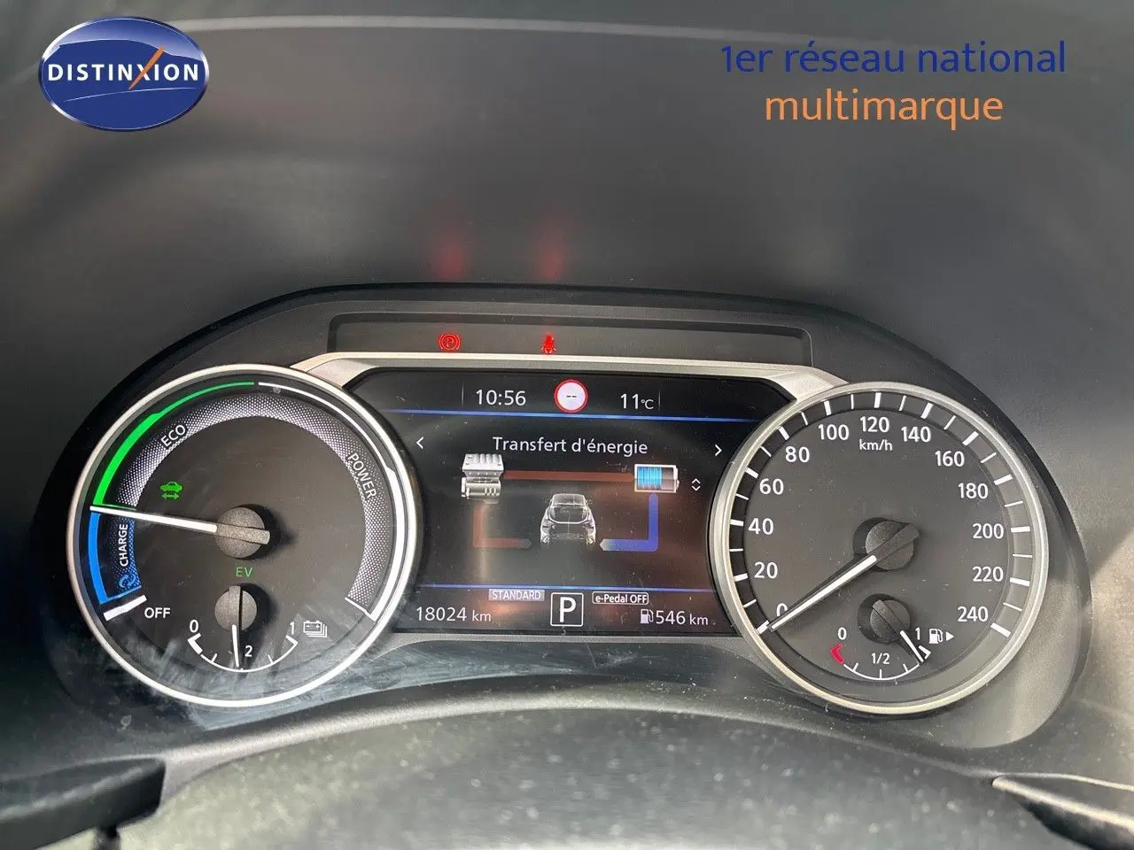 Tableau de bord du Nissan Juke 2024 hybride, affichant la vitesse, l'énergie et le kilométrage à 10h56, 11°C.