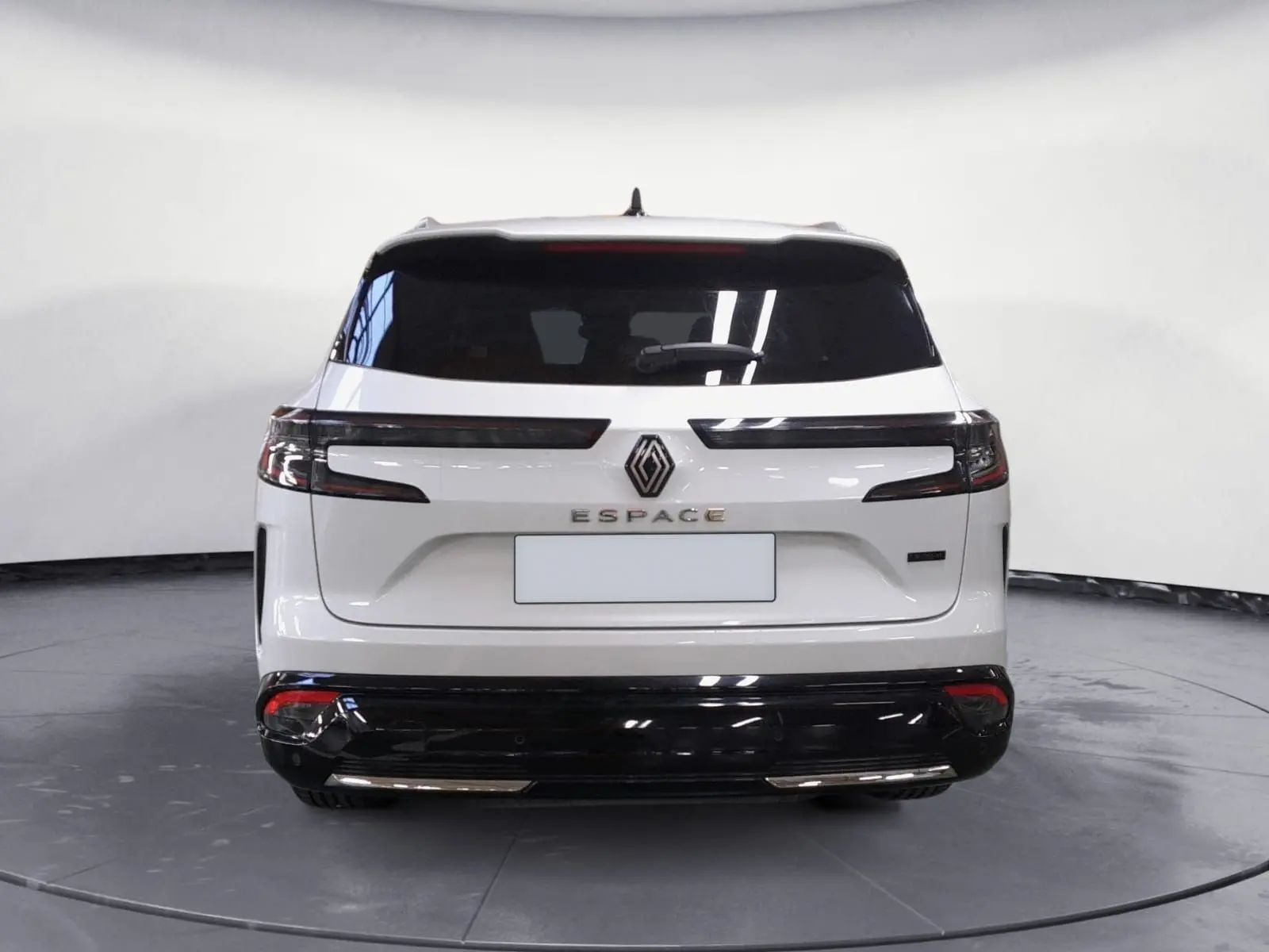 Vue arrière du Renault Espace blanc nacré 2025 avec feux LED horizontaux et pare-chocs noir brillant.