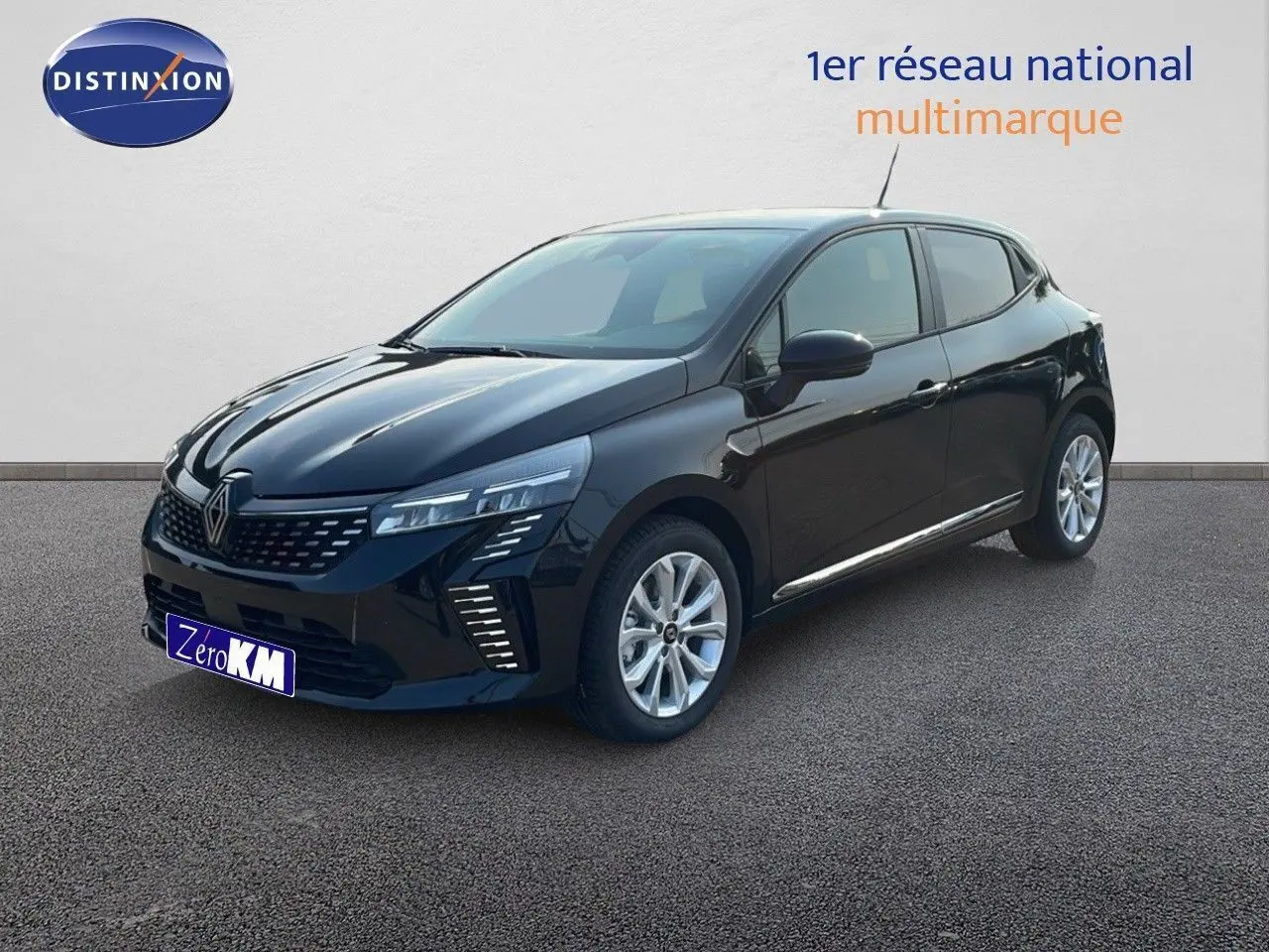 Renault Clio 1.5 DCI 2025 noir étoile métal en vue 3/4 avant, avec feux LED et jantes alliage visibles.