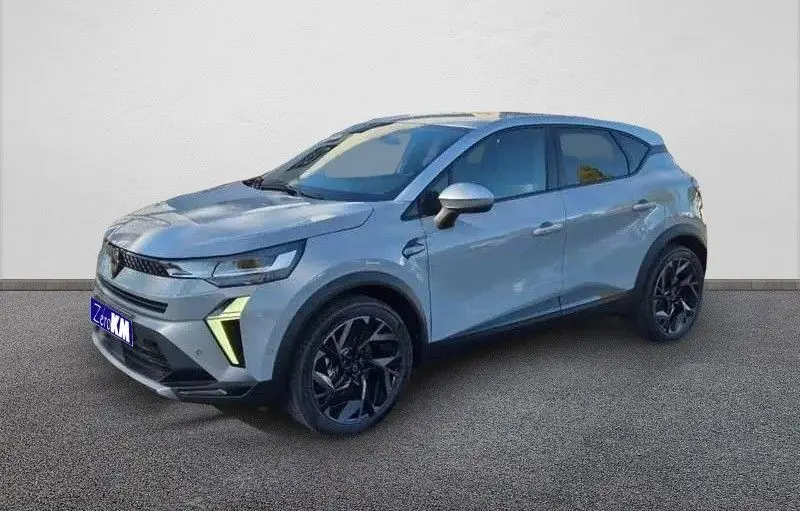 Renault Captur E-Tech hybride gris Rafale vue 3/4 avant droit avec toit gris et jantes noires.
