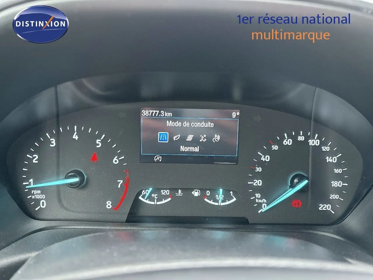 Tableau de bord du Ford Puma gris Solar 2022 montrant compte-tours, vitesse, jauges et mode de conduite normal.