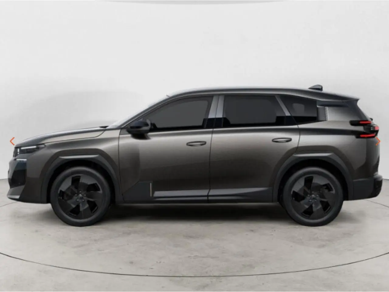 Profil droit du Citroën C5 Aircross gris 2026 avec jantes alliage noires et vitres teintées.