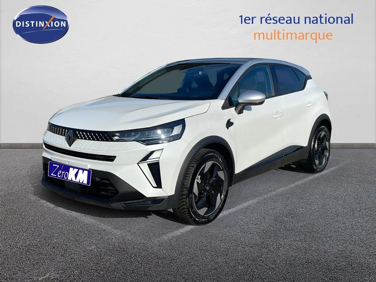 Renault Captur E-Tech hybride blanc nacré avec toit gris, vue 3/4 avant droit sur fond neutre.