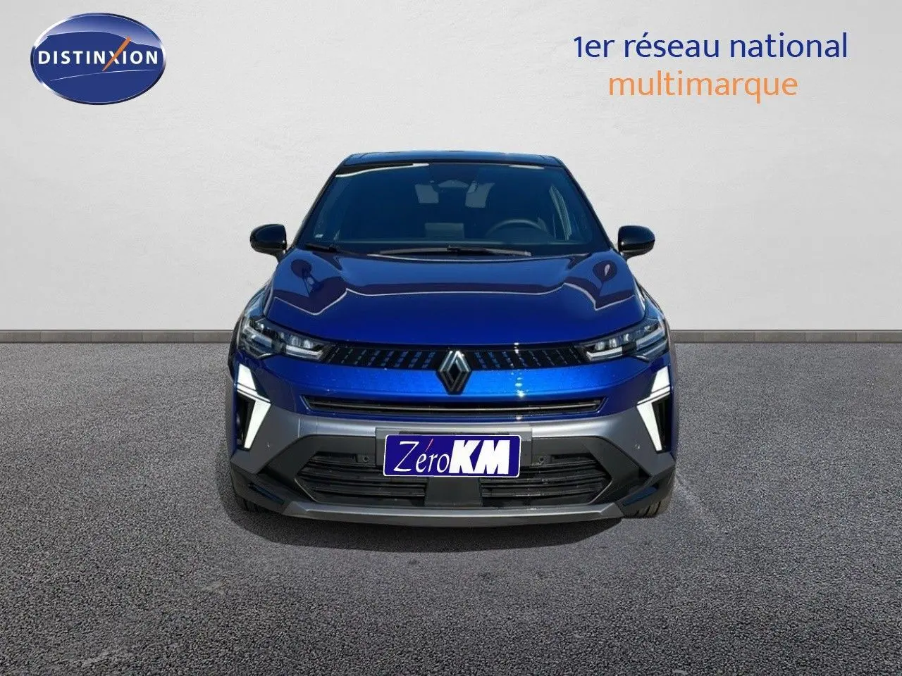 Vue de face du Renault Captur E-Tech hybride bleu Iron Metal avec toit noir et éclairage LED distinctif.