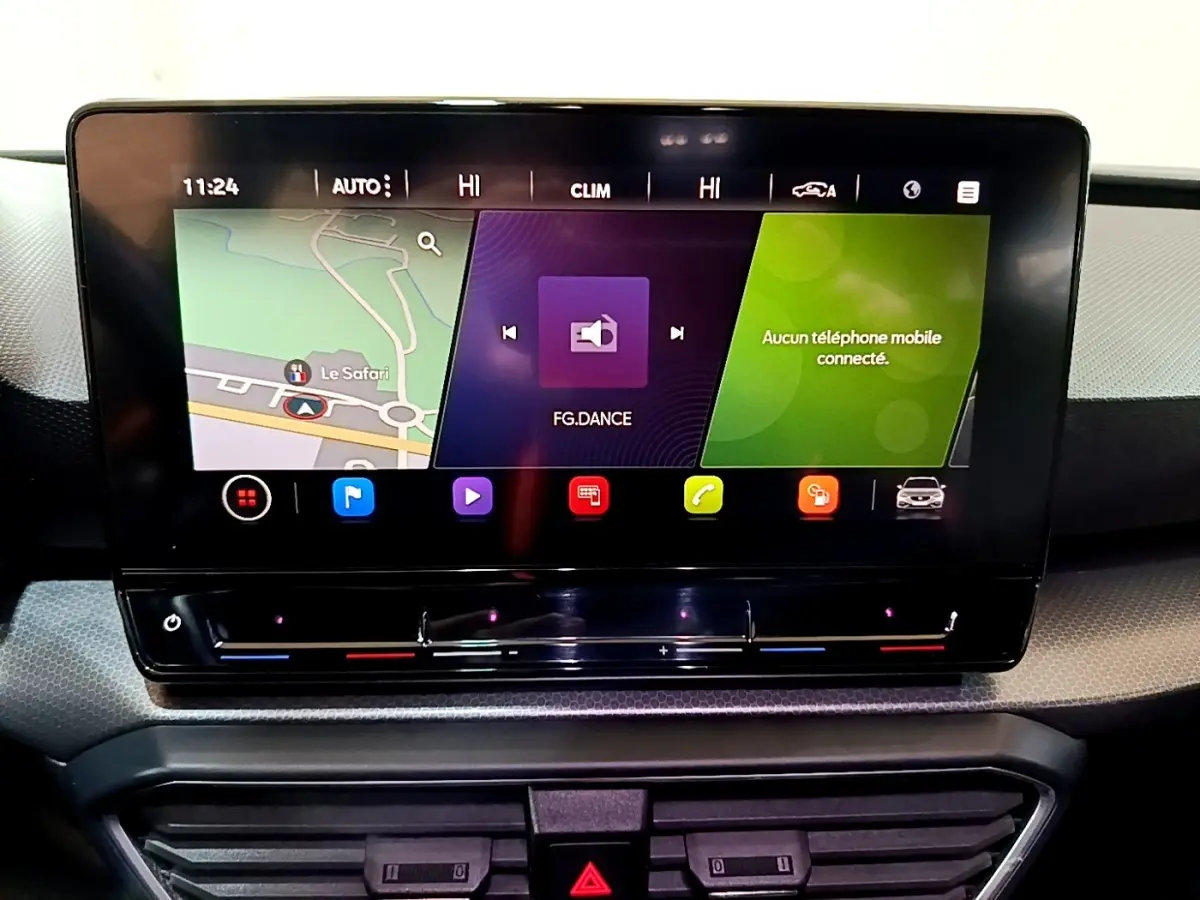 Écran tactile central 10 pouces du tableau de bord du SEAT Leon gris foncé, affichage navigation et multimédia.