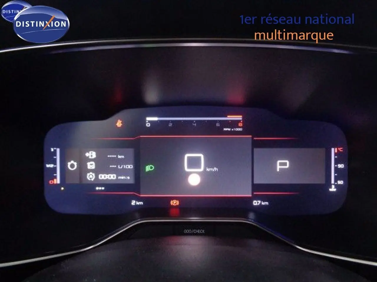 Tableau de bord numérique du Citroën C5 Aircross 2022 affichant la vitesse à 0 km/h et la boîte automatique en position parking.