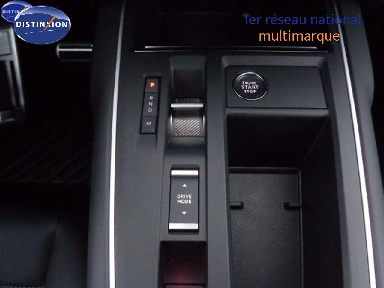 Vue rapprochée de la console centrale du Citroën C5 Aircross gris Artense, avec sélecteur de boîte auto et bouton start/stop.