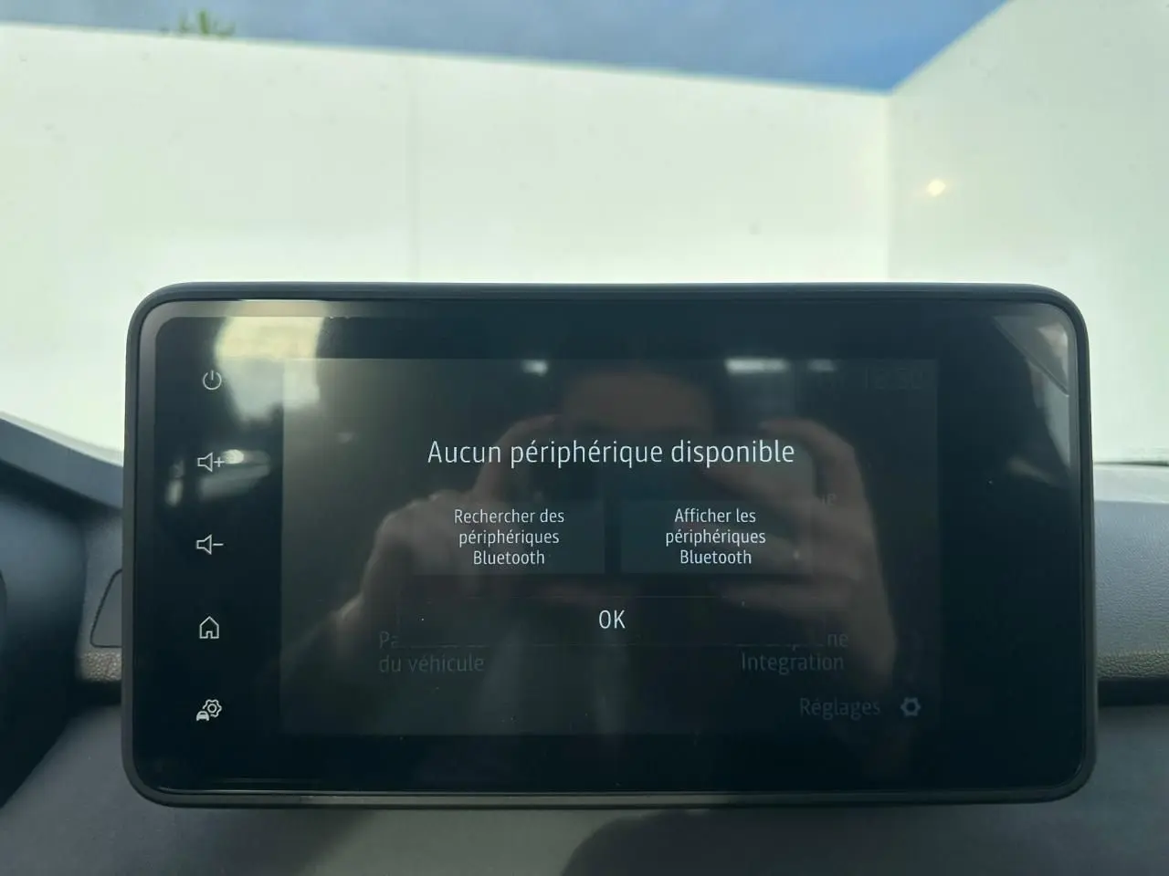 Écran tactile 8 pouces du système multimédia Dacia Sandero Stepway III, affichant le menu Bluetooth.
