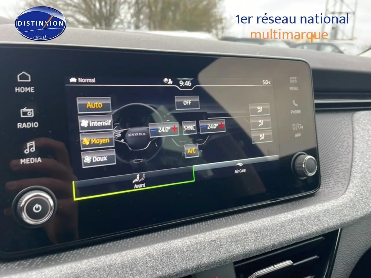 Écran tactile central du tableau de bord du Skoda Kamiq 2025, affichant les réglages de climatisation automatique.