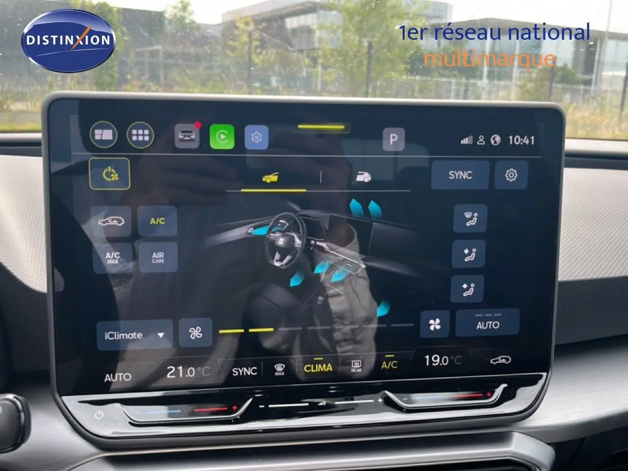 Écran tactile central de la SEAT LEON ST 2025 affichant les réglages de climatisation et ventilation.