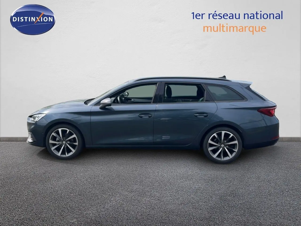 SEAT LEON ST 1.5 TSI 150CH FR Special Edition gris magnétique métal, vue de profil côté gauche, jantes alliage.