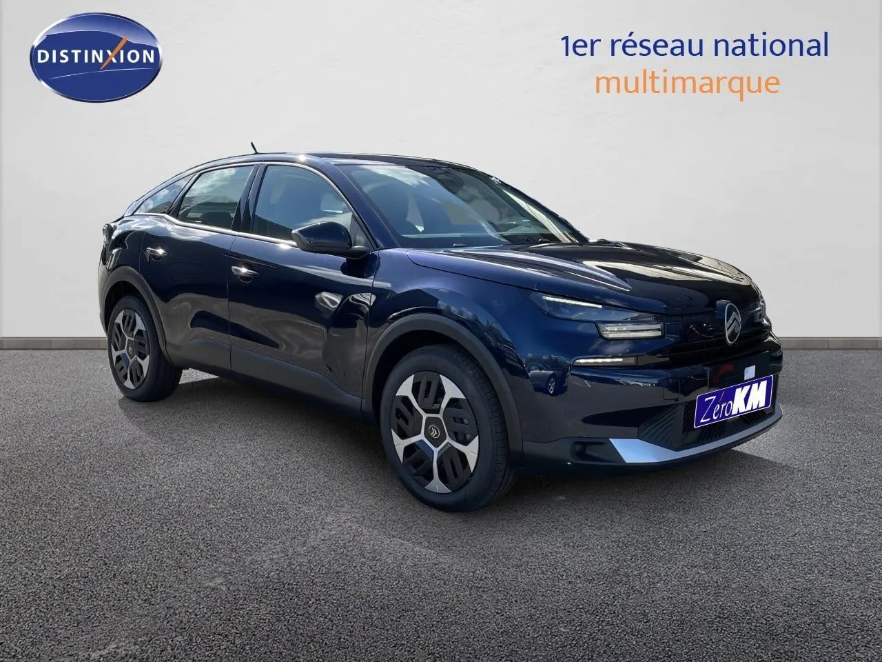 Citroën C4 Hybrid bleu Eclipse métal vue 3/4 avant droit avec jantes spécifiques et calandre moderne.