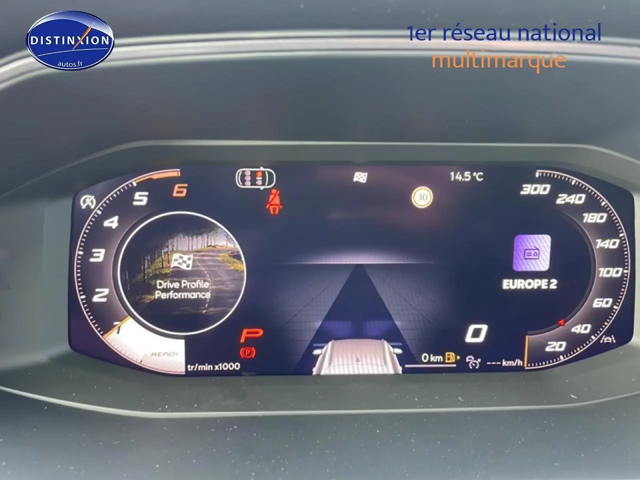 Tableau de bord numérique du CUPRA Formentor 2.0 TDI 150 DSG7 affichant mode performance et vitesse à 0 km/h.