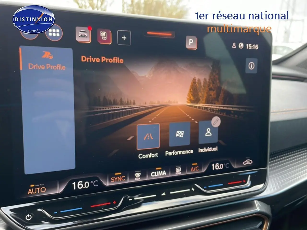 Écran tactile intérieur du CUPRA Formentor 2.0 TDI 150 DSG7 montrant les profils de conduite et la climatisation.